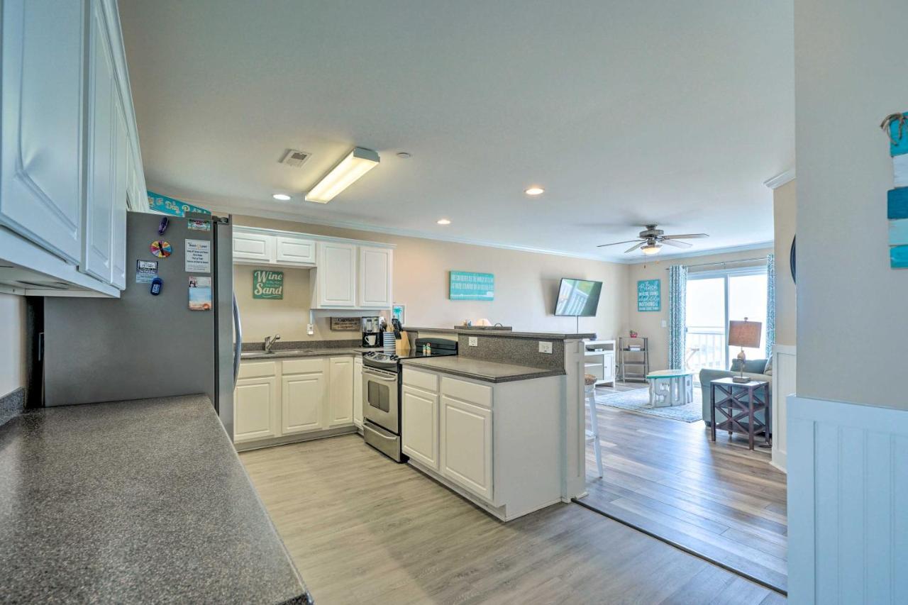 Ocean-View Oak Island Condo, 1 Block To Beach! 외부 사진