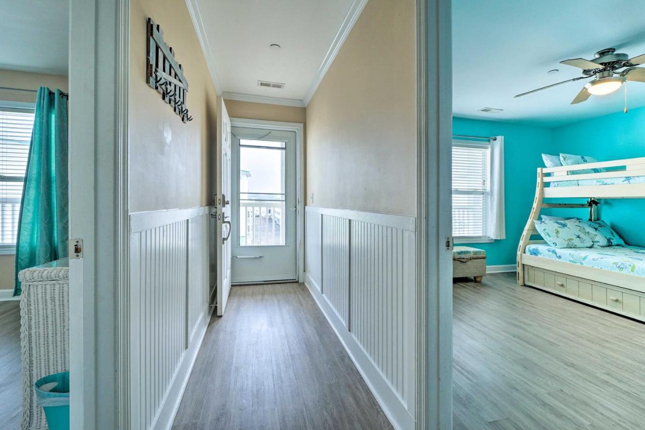 Ocean-View Oak Island Condo, 1 Block To Beach! 외부 사진
