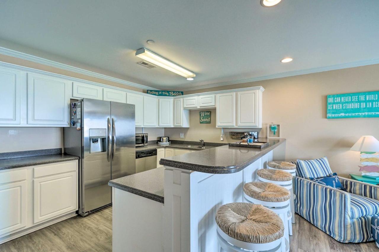 Ocean-View Oak Island Condo, 1 Block To Beach! 외부 사진