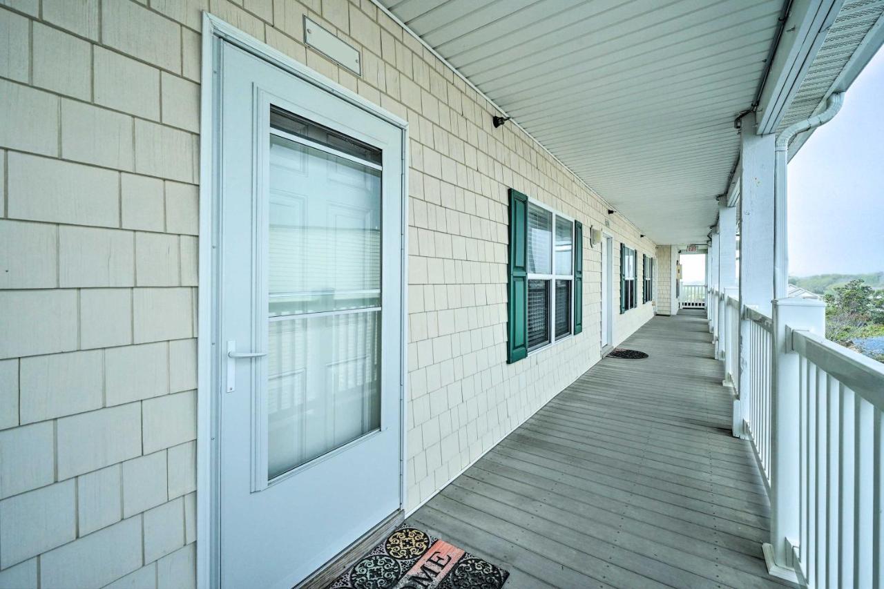 Ocean-View Oak Island Condo, 1 Block To Beach! 외부 사진