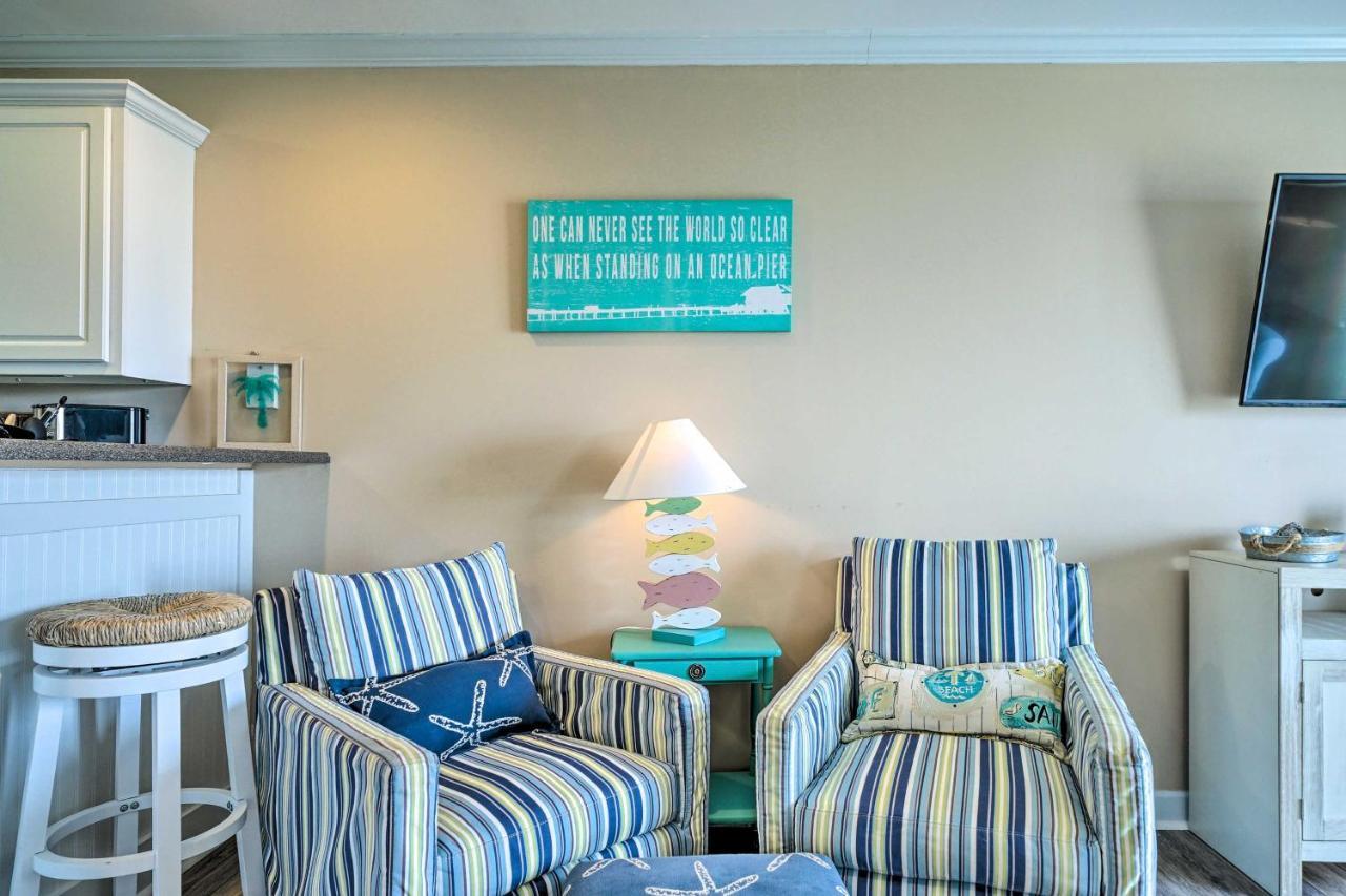 Ocean-View Oak Island Condo, 1 Block To Beach! 외부 사진