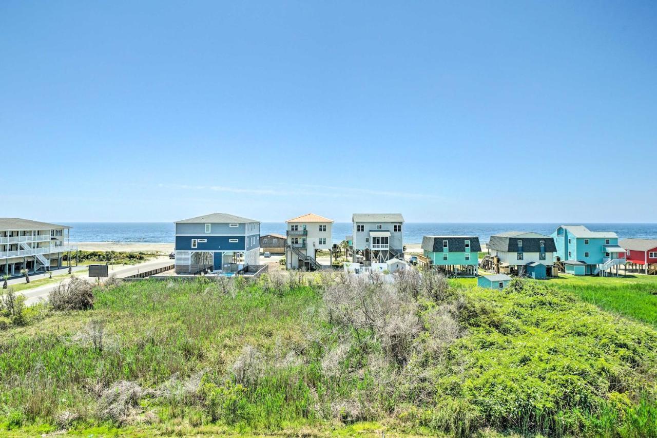 Ocean-View Oak Island Condo, 1 Block To Beach! 외부 사진