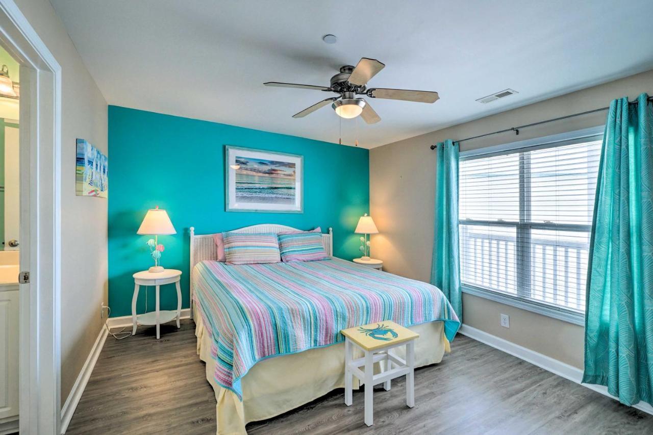 Ocean-View Oak Island Condo, 1 Block To Beach! 외부 사진